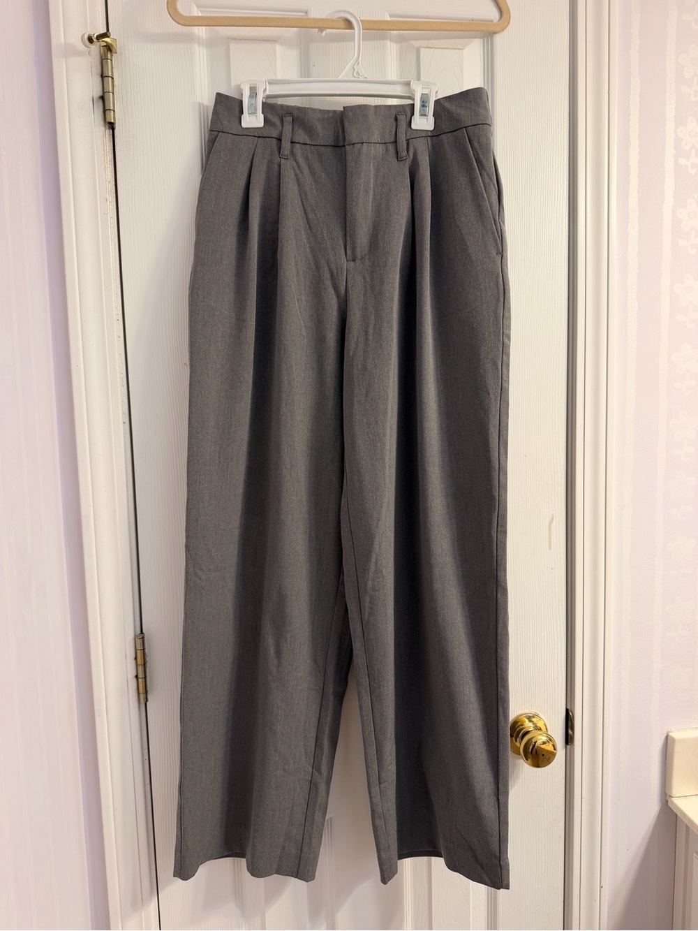 NWOT A New Day Gray Wide Leg Trousers
Size: 4 Short